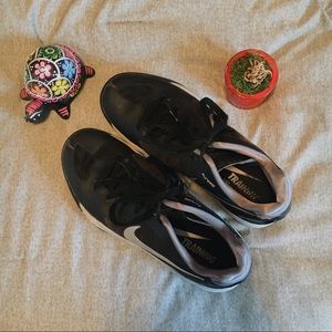 black Nike Flywire volleyball training shoes